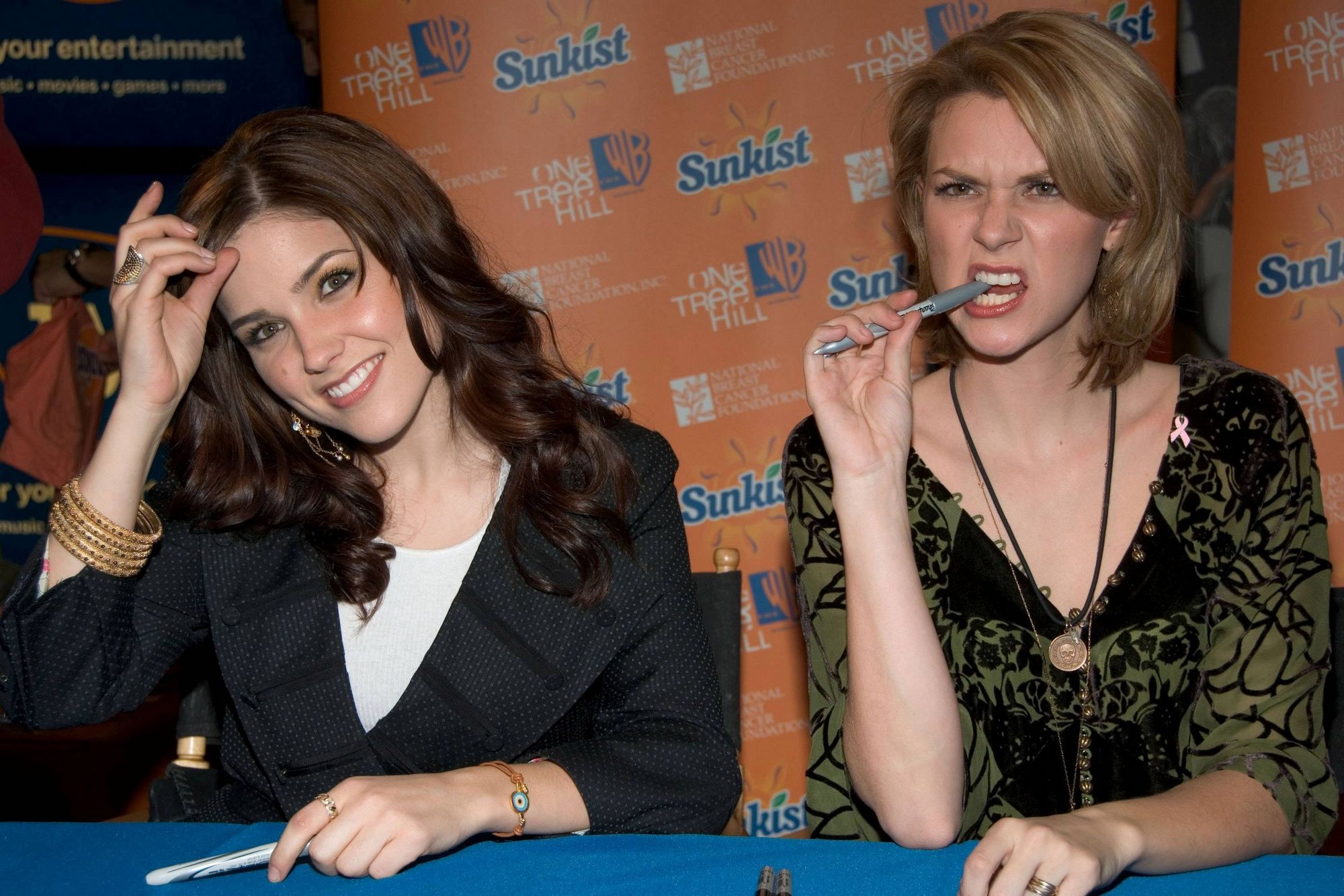 hbd_instorecdsigning_010.jpg hbd_instorecdsigning_010.jpg
